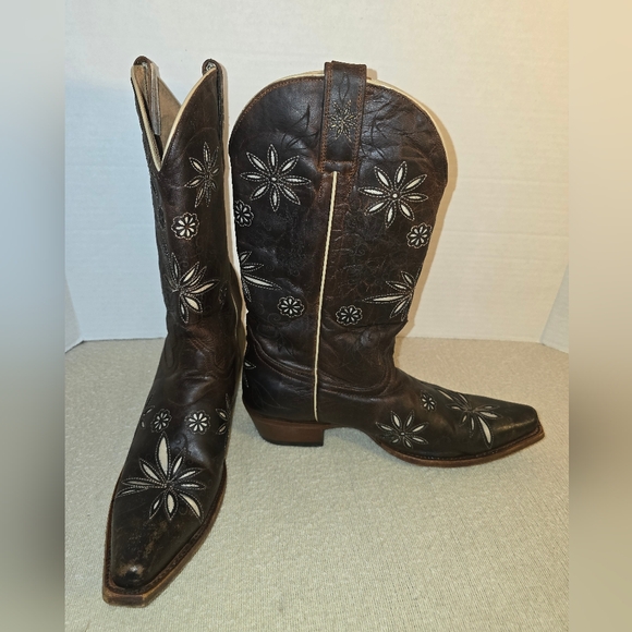 Shyanne Daisy Mae Brown Leather Floral Snip-toe Western Boots size 9 - Picture 2 of 9